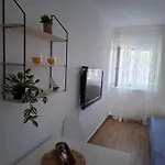 Viola & Free Parking Apartamento Šibenik