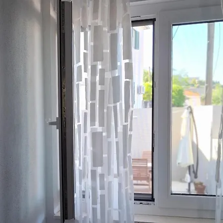 Viola & Free Parking Apartamento Šibenik