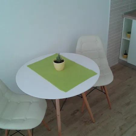 Viola & Free Parking Apartment