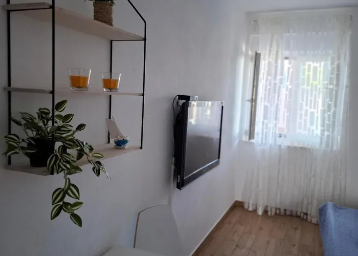 Viola & Free Parking Apartamento Šibenik