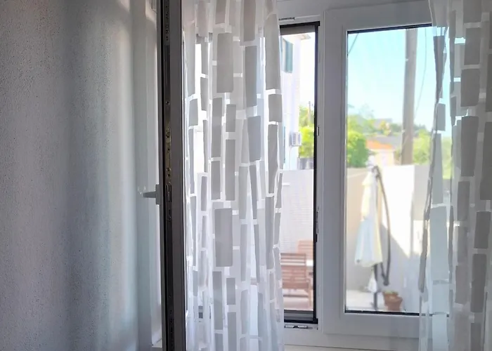 Viola & Free Parking Apartamento Šibenik