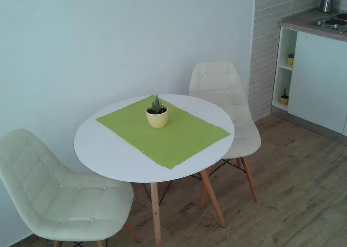 Viola & Free Parking 아파트